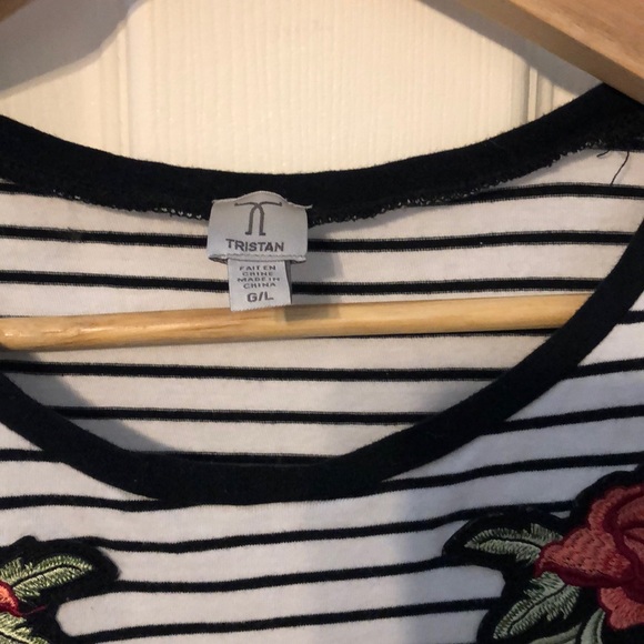 Stripes t-shirt with flower appliqué - Picture 3 of 4